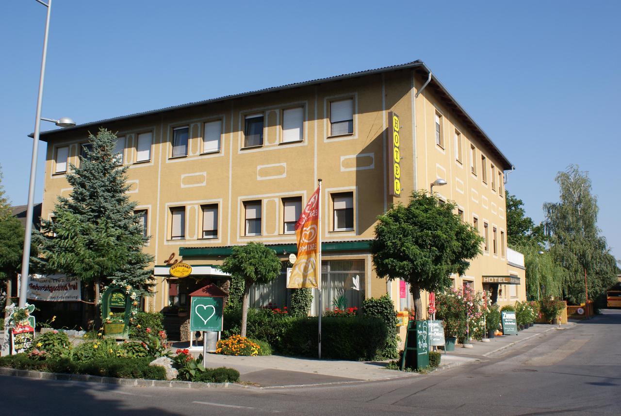 Hotel Pension Leiner Neusiedl am See Bagian luar foto