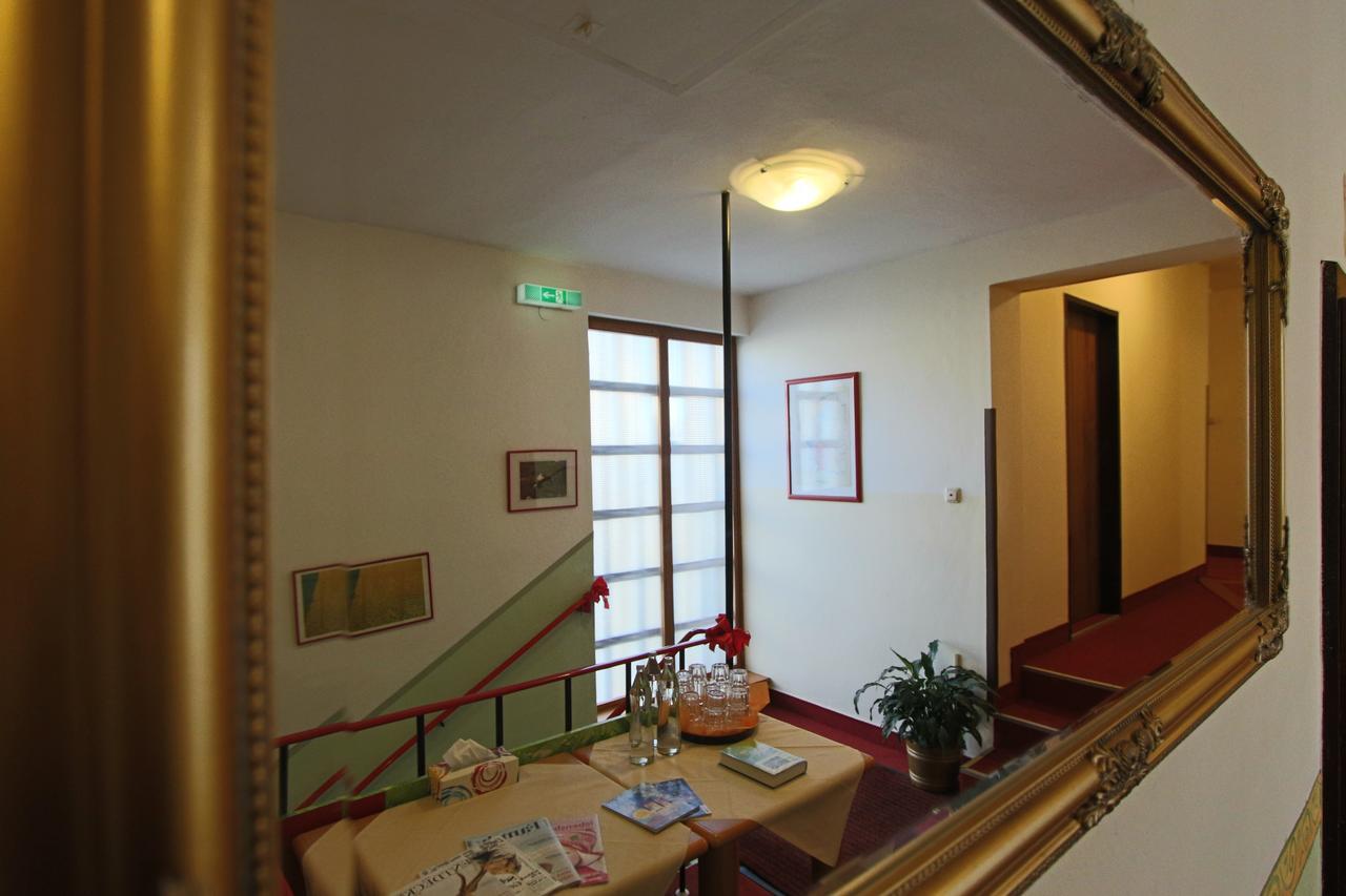 Hotel Pension Leiner Neusiedl am See Bagian luar foto
