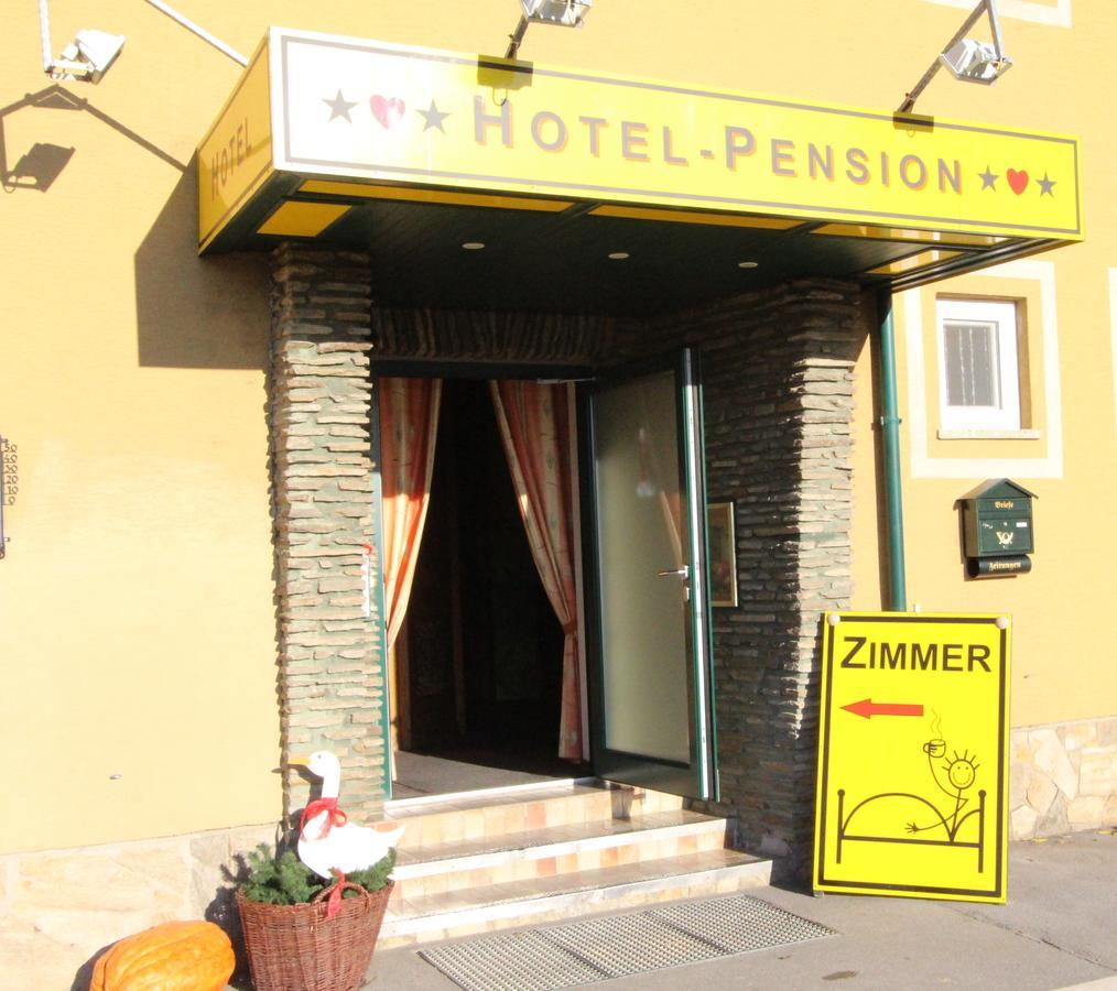 Hotel Pension Leiner Neusiedl am See Bagian luar foto